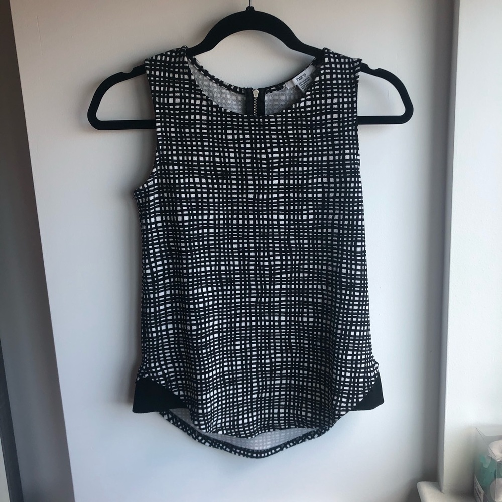 💕 Bar iii top (Macy’s) sleeveless black and white
